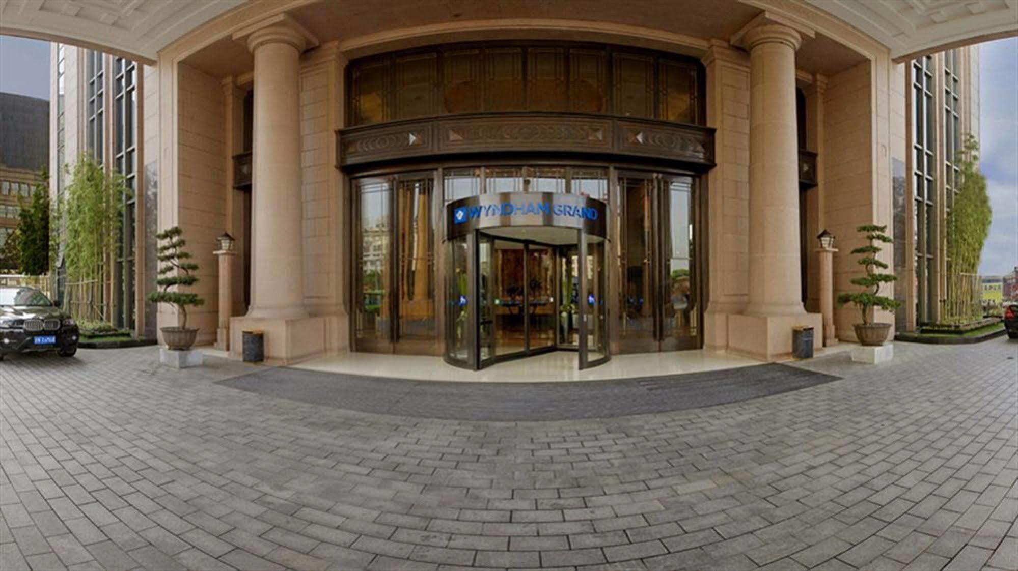 Wyndham Grand Plaza Royale Oriental Shanghai Exterior photo