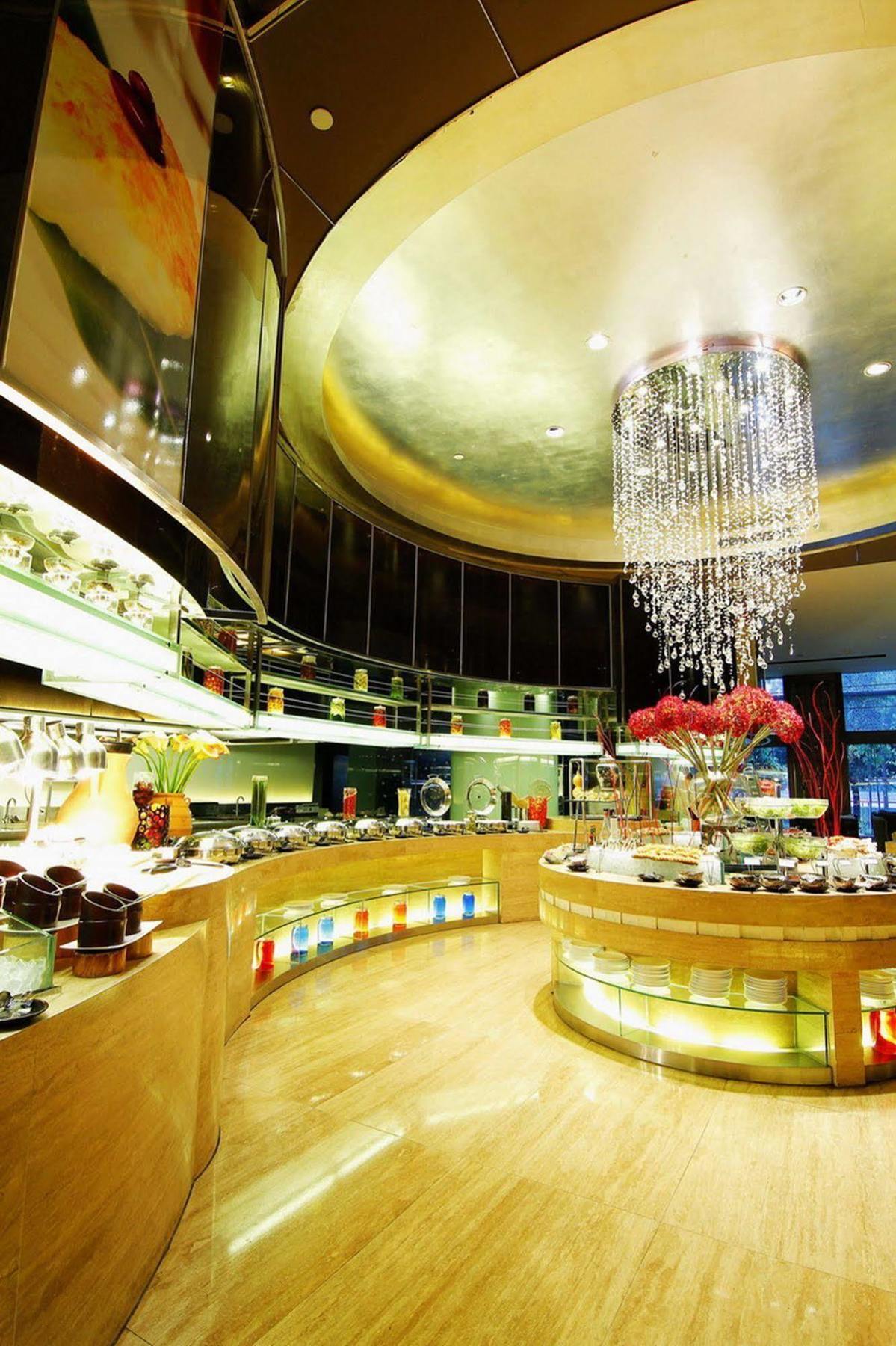 Wyndham Grand Plaza Royale Oriental Shanghai Exterior photo