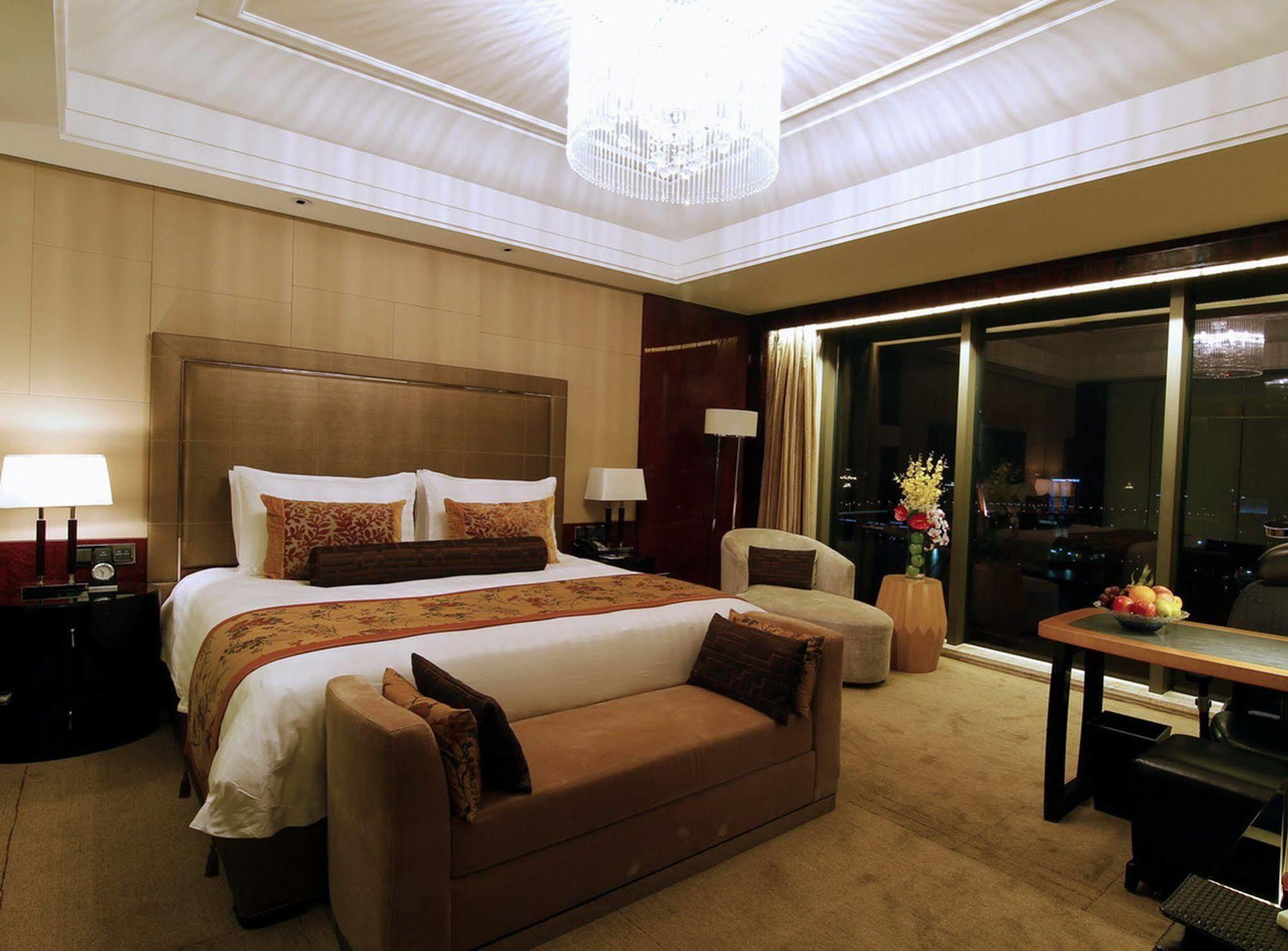 Wyndham Grand Plaza Royale Oriental Shanghai Exterior photo