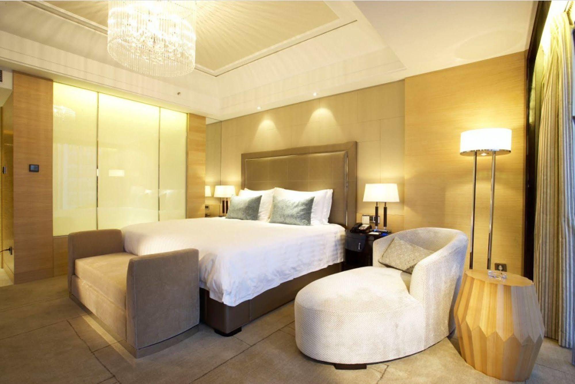 Wyndham Grand Plaza Royale Oriental Shanghai Exterior photo