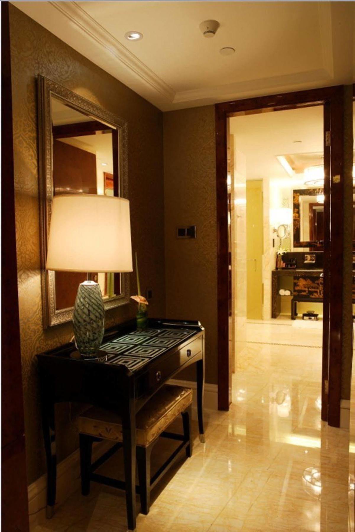 Wyndham Grand Plaza Royale Oriental Shanghai Exterior photo
