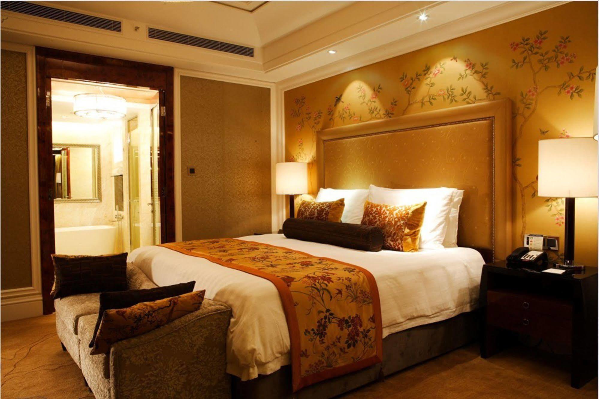 Wyndham Grand Plaza Royale Oriental Shanghai Exterior photo