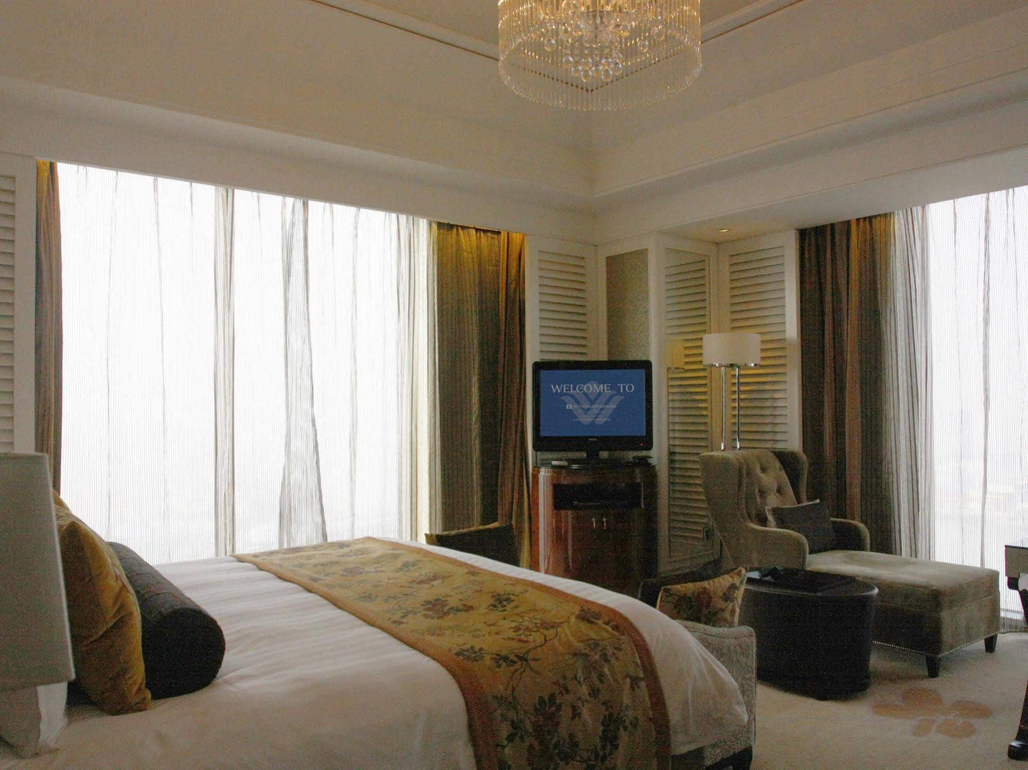 Wyndham Grand Plaza Royale Oriental Shanghai Exterior photo
