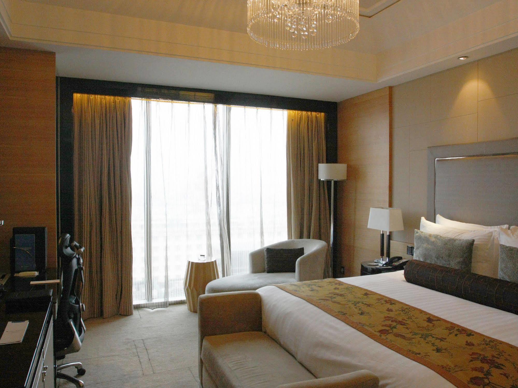 Wyndham Grand Plaza Royale Oriental Shanghai Exterior photo