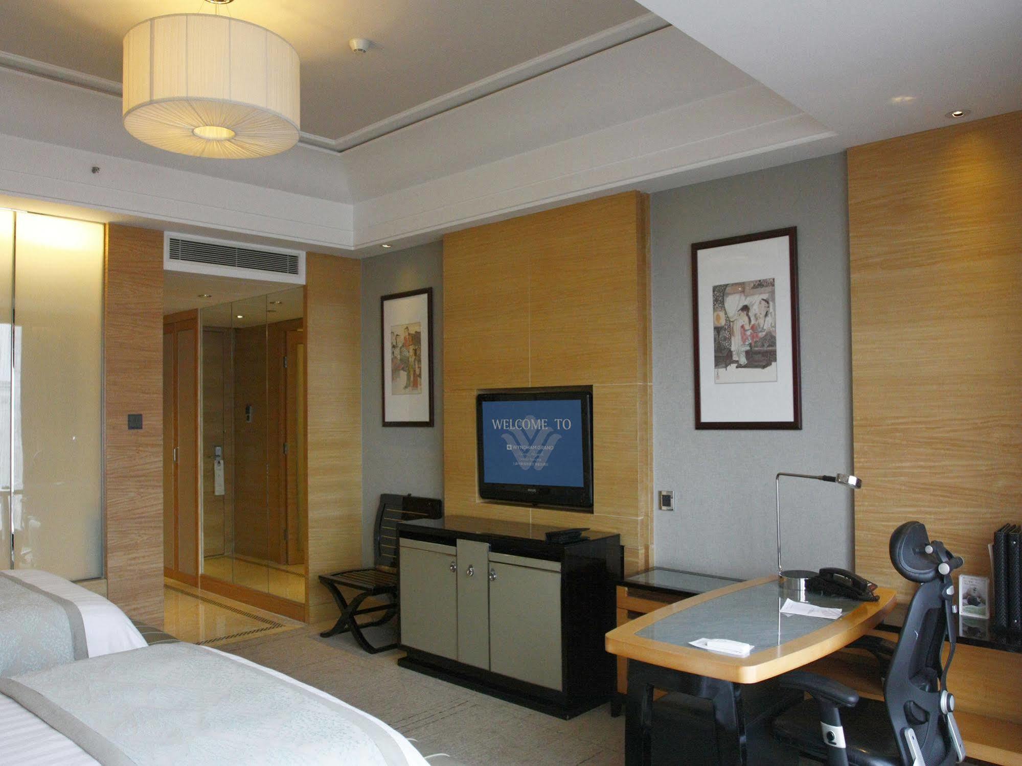 Wyndham Grand Plaza Royale Oriental Shanghai Exterior photo