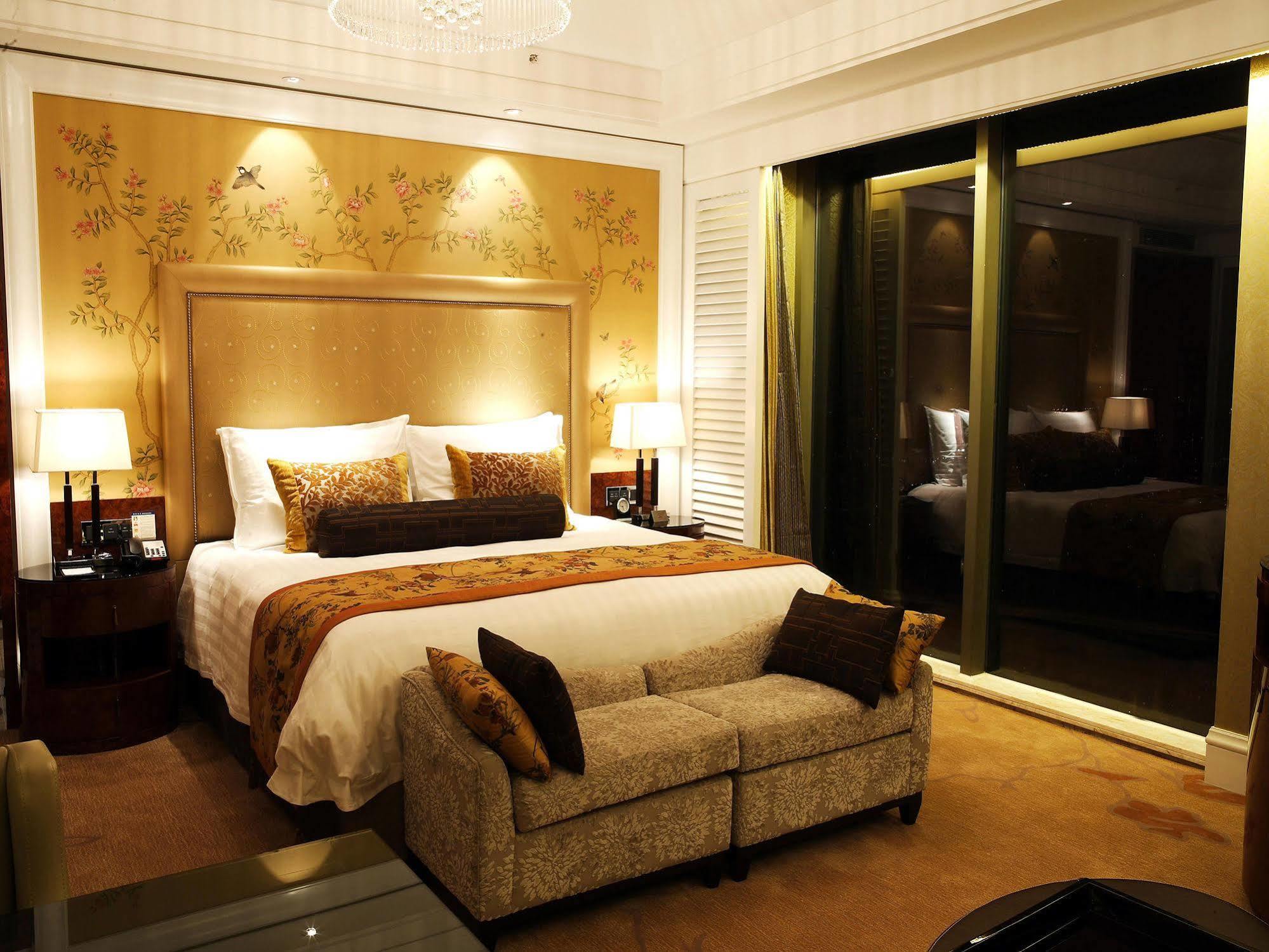 Wyndham Grand Plaza Royale Oriental Shanghai Exterior photo