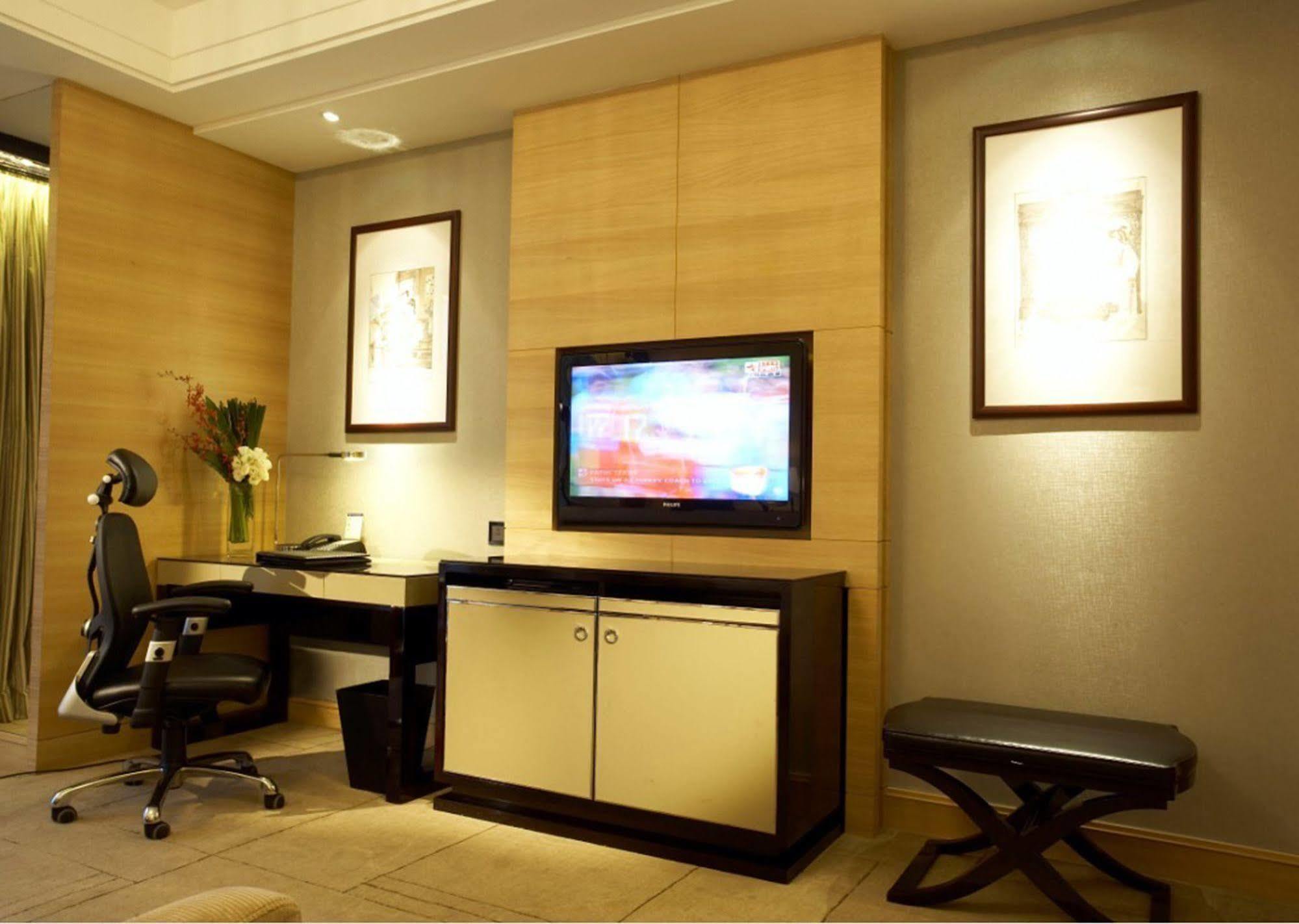 Wyndham Grand Plaza Royale Oriental Shanghai Exterior photo